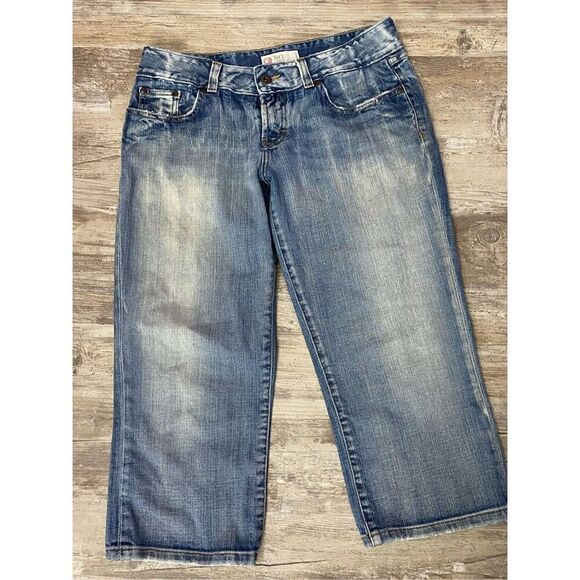 BKE Denim Capri Stretch Jeans Distressed Women’s Size 30 - Picture 1 of 5